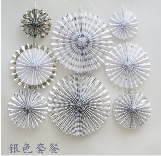 The paper fan consists of two diameters of 40 cm and two diameters of 30 cm. Two 20-centimeters, a total of six fan-flow
