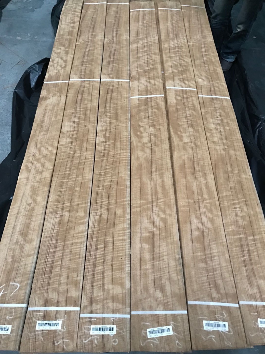 Quarter Figured Teak Decorative Natural Veneers Burma Teak Veneer Quarter Figure for Furniture Doors & Veneered Panel