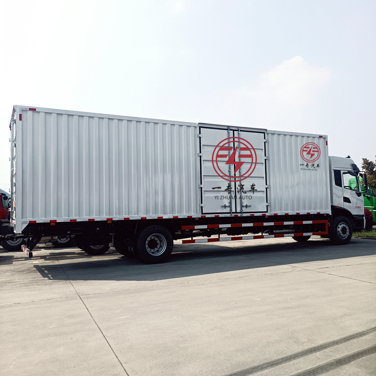 4.2-5.3m Cargo Tank Length Diesel Fuel Type Cargo Truck for Commercial Materials Transport