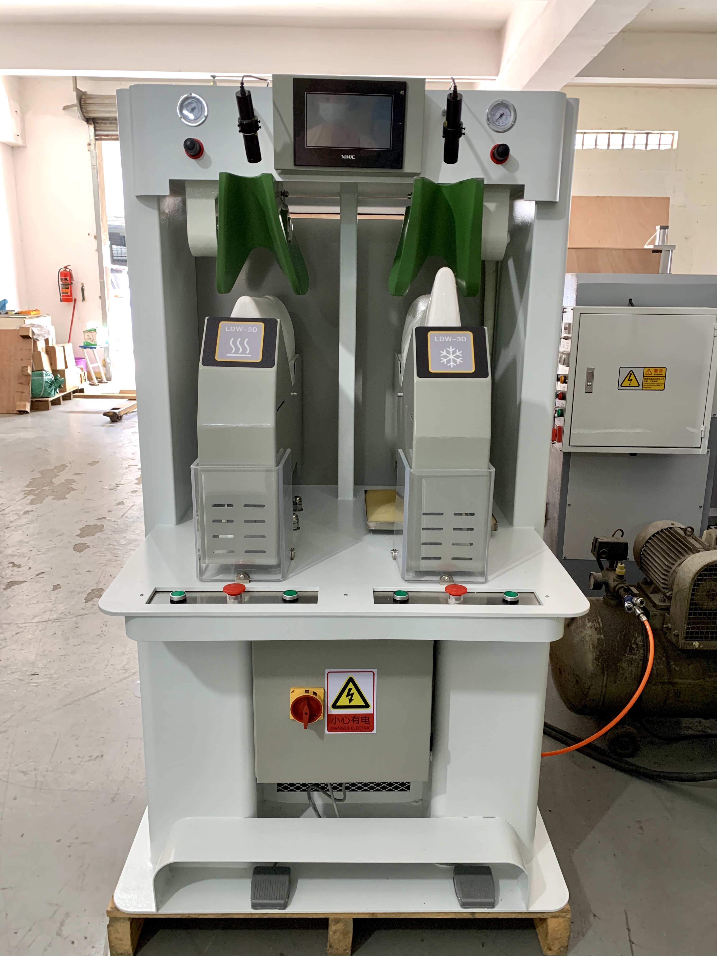 Newly Developed Perfectly Shaped Warped and Ironed Steam Heating Vamp/Uppers/Riding Boots Shaping Machine 970*890*1750mm