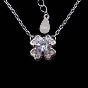 China Engagement Necklace New Jewellery Design Lucky Four Leaf Clover Shape factory