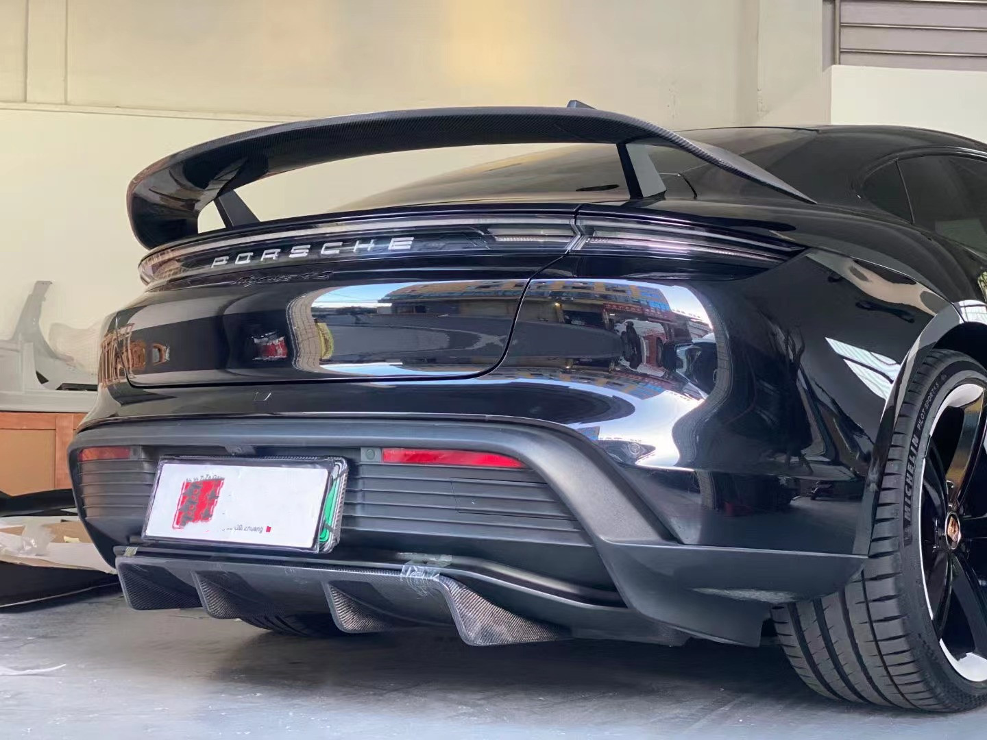 Auto Parts for Porsche Taycan Carbon Fiber Body Kit TAYCAN Upgrade REVOZPORT Style Front Shovel Diffuser Spoiler Body Kit