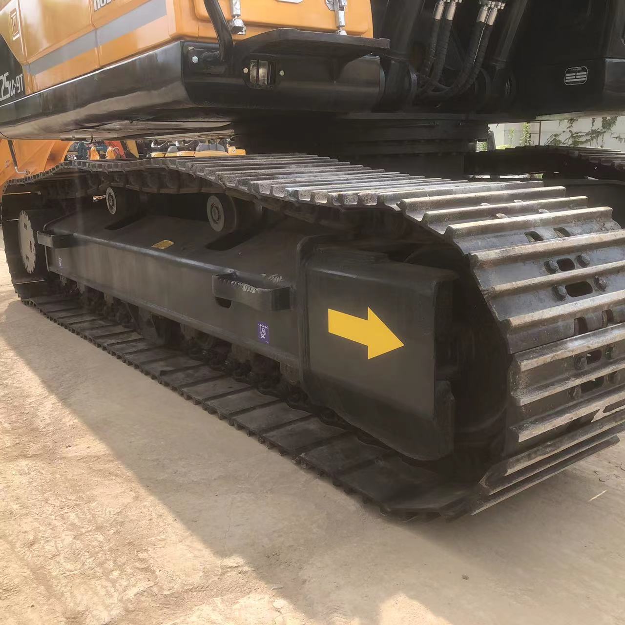 Hyundai 225-7 Construction Machine Used Crawler Excavator with 1.05 Bucket Capacity