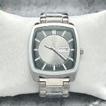 Fashionable Classic Men′s Waterproof Watch with Stainless Steel Strap