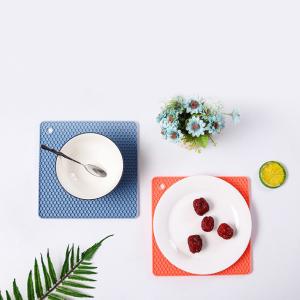 China Heat Resistant Silicone Potholder Non-slip Bowl Pad Mat Glove Honeycomb Mats factory