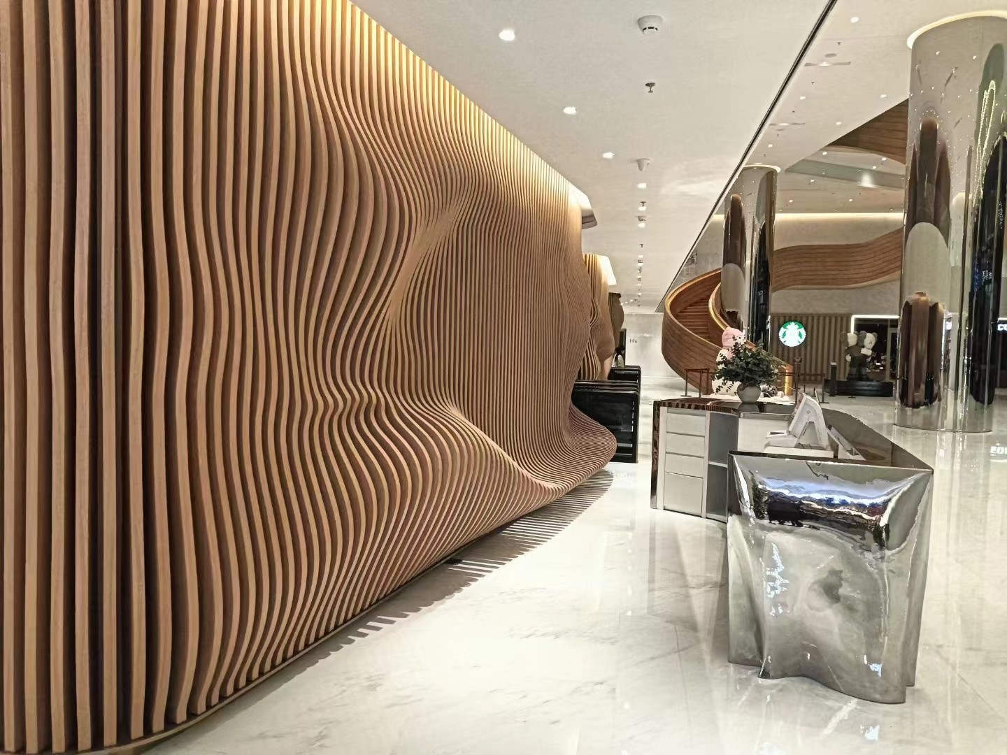 3D Radius Curved Metal Ceiling Baffle Soundproofing Woodgrain Wall Acoustic