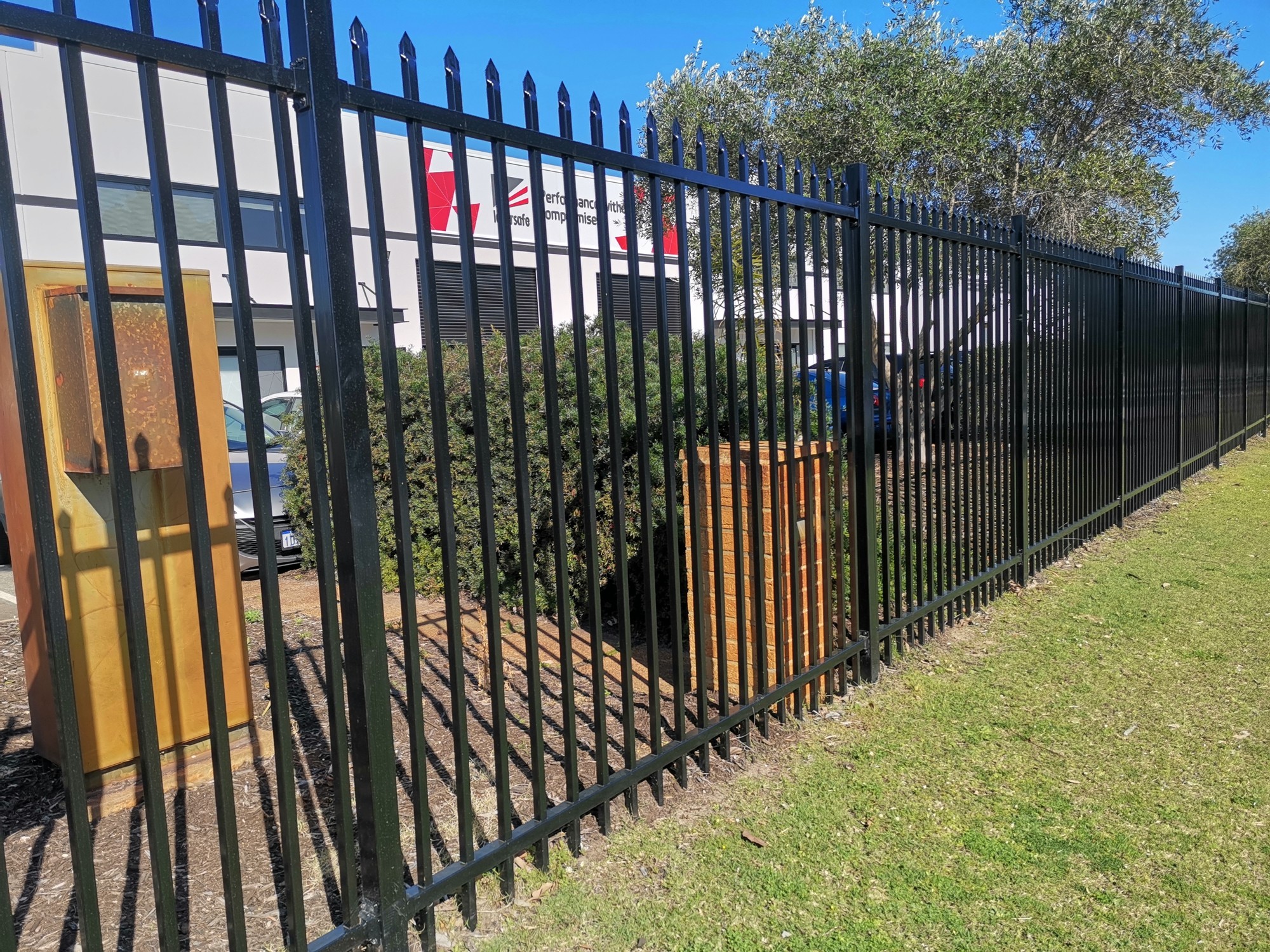 Powder Coated 1.2m Metal Picket Fence Spear Top Design