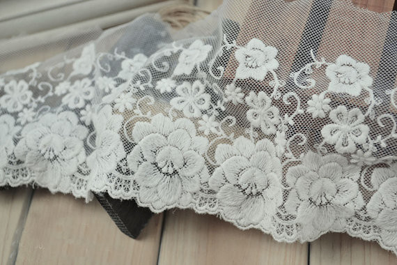 Soft Graceful White Nylon Lace Trim , Floral Wide Mesh Tulle Lace Trim By The Yard