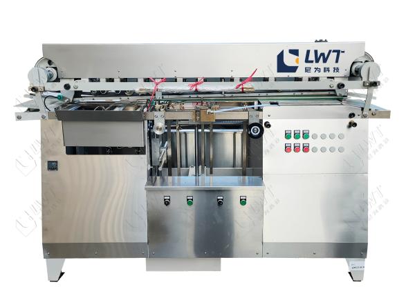 China Wet Glue Horizontal Automatic Labeling Machine For Bottles Flexible Position factory