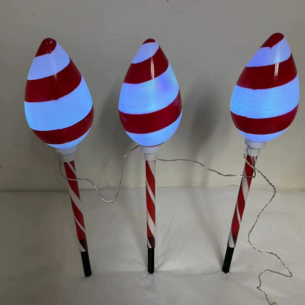 3 lighting modes - suitable for patios, gardens, etc. - can be used to plug in 10CM pointed bulbs for multiple locations, such as outdoor party atmosphere lights.