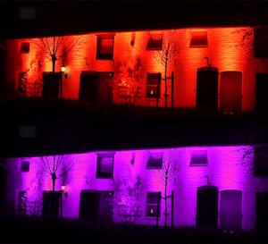 China Battery Stage Lighting Dmx Led Wall Washer light 8*10W IP65 Outdoor Waterproof City Color RGBW Strobe factory