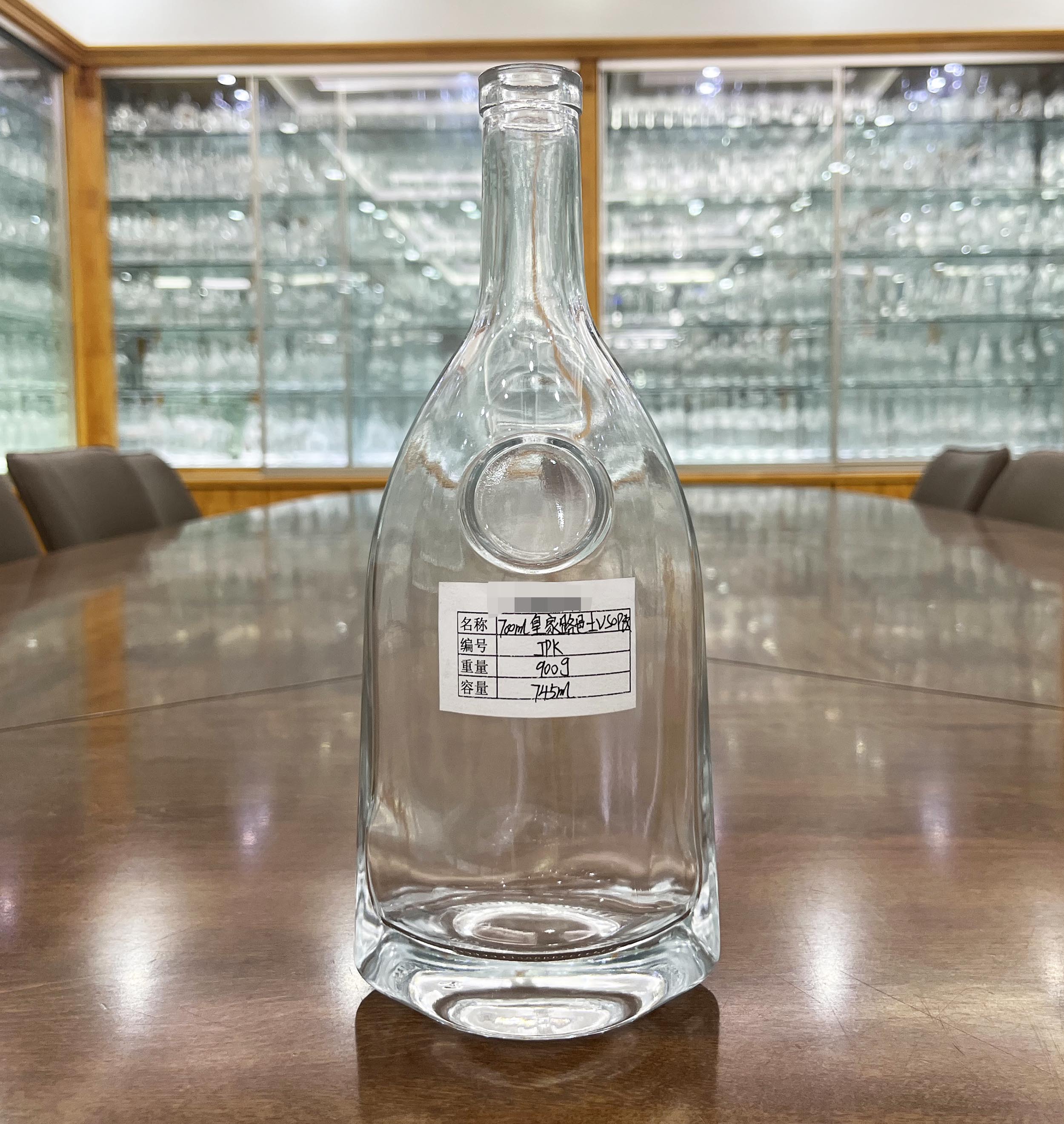 Capacity 200ml/300ml/500ml/750ml/1000ml Glass Bottle with Twelve Zodiac Relief Design