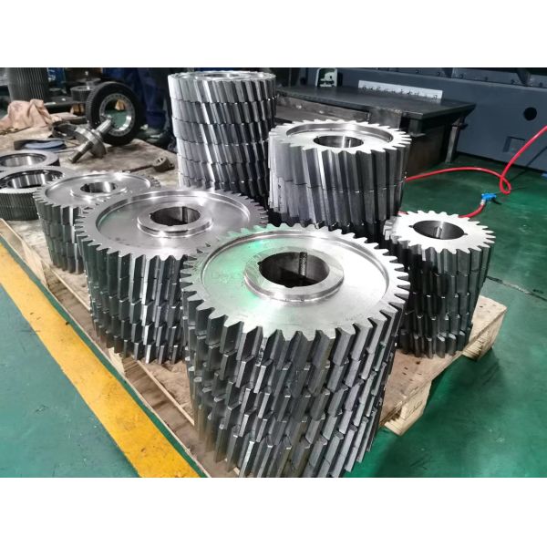 China 10 Module 1045 Steel Single Helical Gear for Gear Hobbing with Cylindrical Gear Profile factory