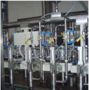 China Fully Automatic Straight Line Liquid Filling Machine factory
