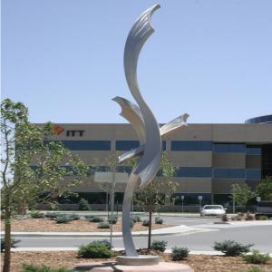 China Painted Finish Stainless Steel Sculpture Garden Art Decoration Modern Style factory