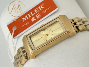 China OEM Engraved Leather Strap Quartz Watch With Customized Packaging factory