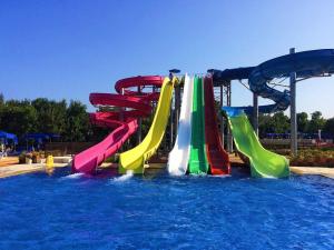 China Kids Swimming Pool Rides Water Play Equipment Fiberglass Slide factory