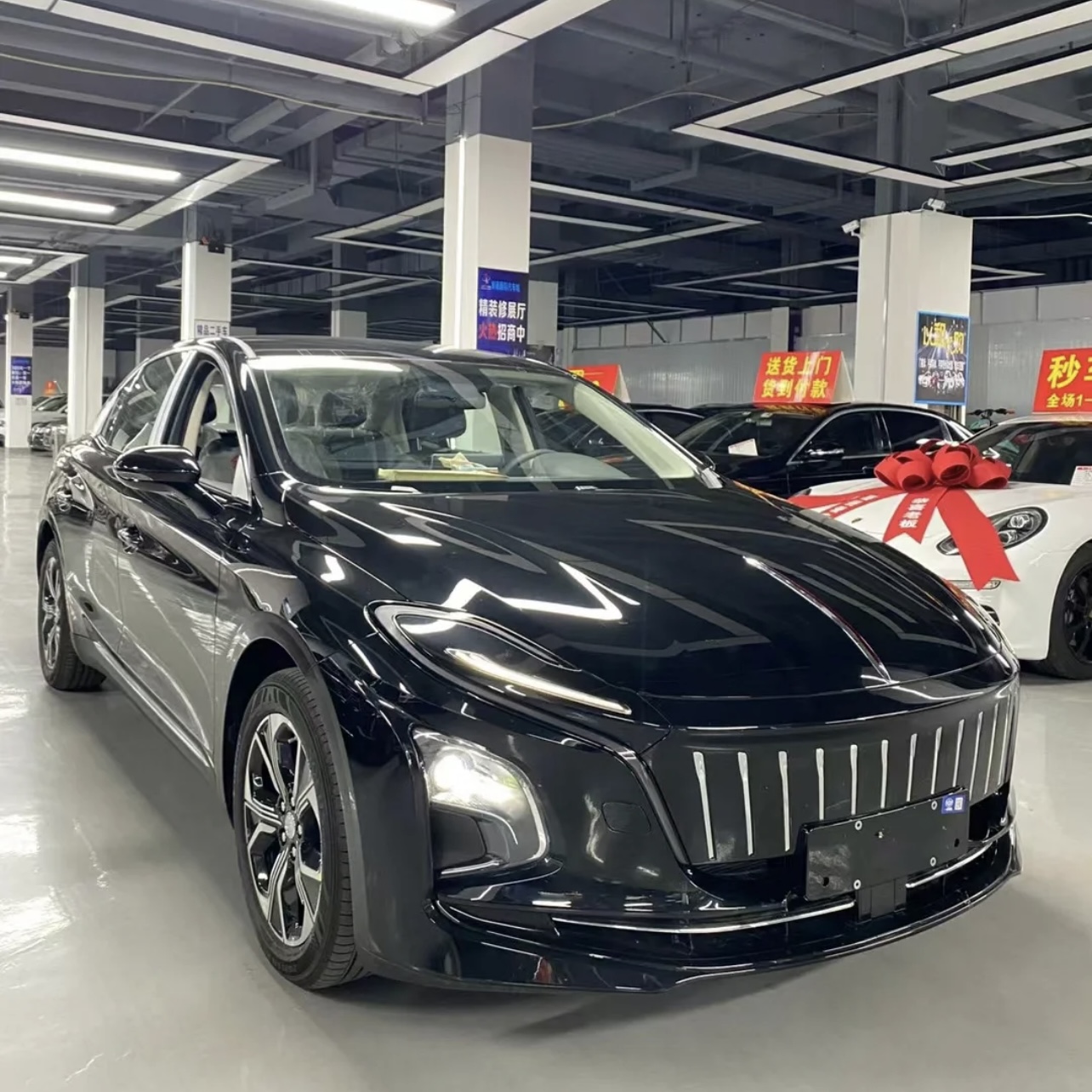 Multi-function Steering Wheel 2023 Model 605km Fast Charge Hongqi E-QM5 Electric Cars