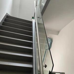 China Powder Coated / Polished Aluminium Glass Balustrade With Laminated / Single Tempered Glass factory