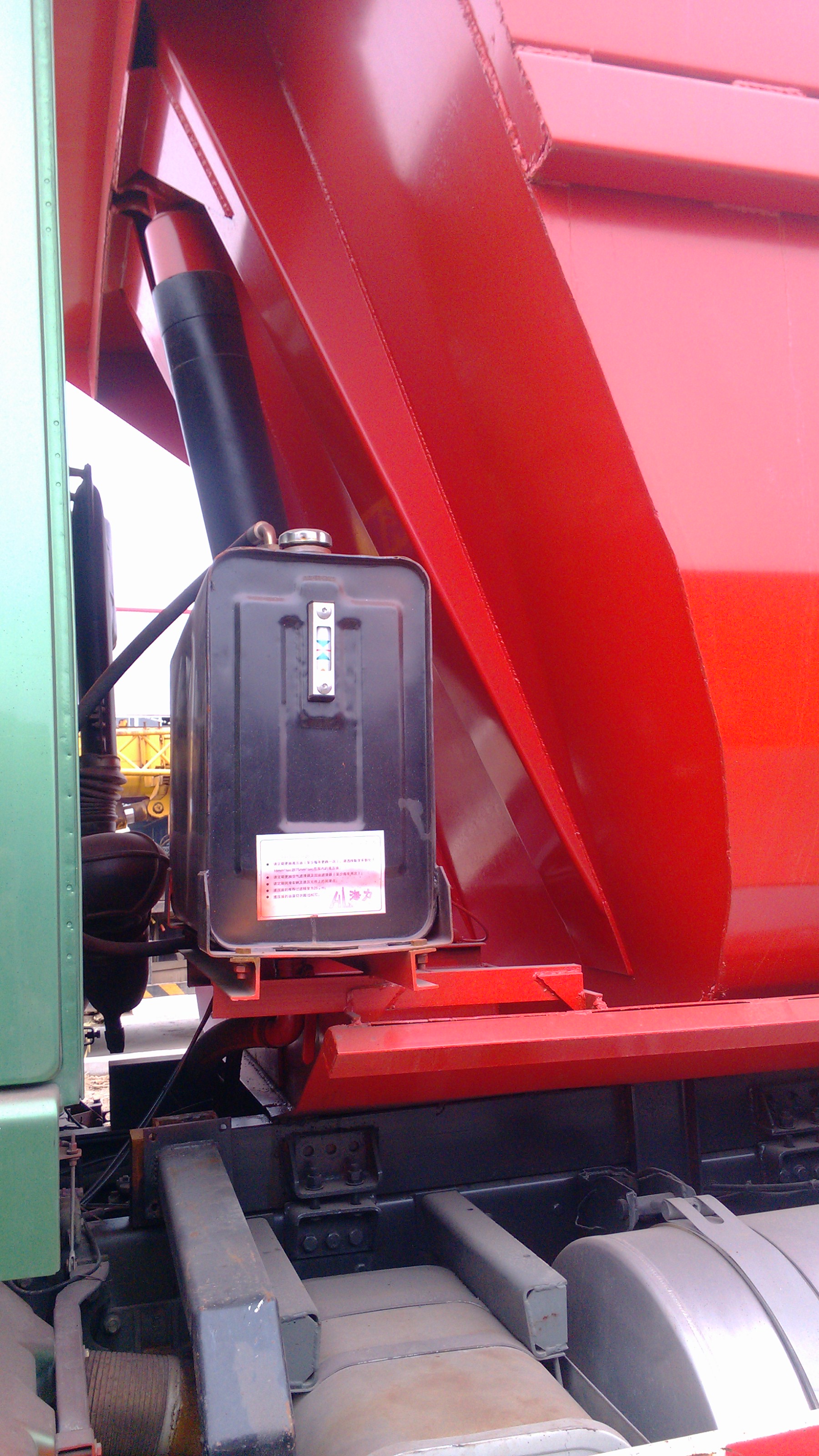 Chile Market 3 Axles 30T-60T Rear Dump Semi Trailer with Standard 28Ton Landing Gear
