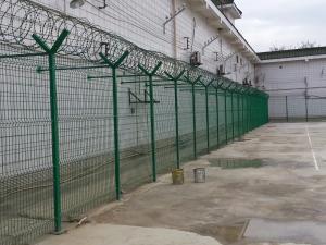 China Razor Barbed Wire Anti Climb Airport Security Fencing factory
