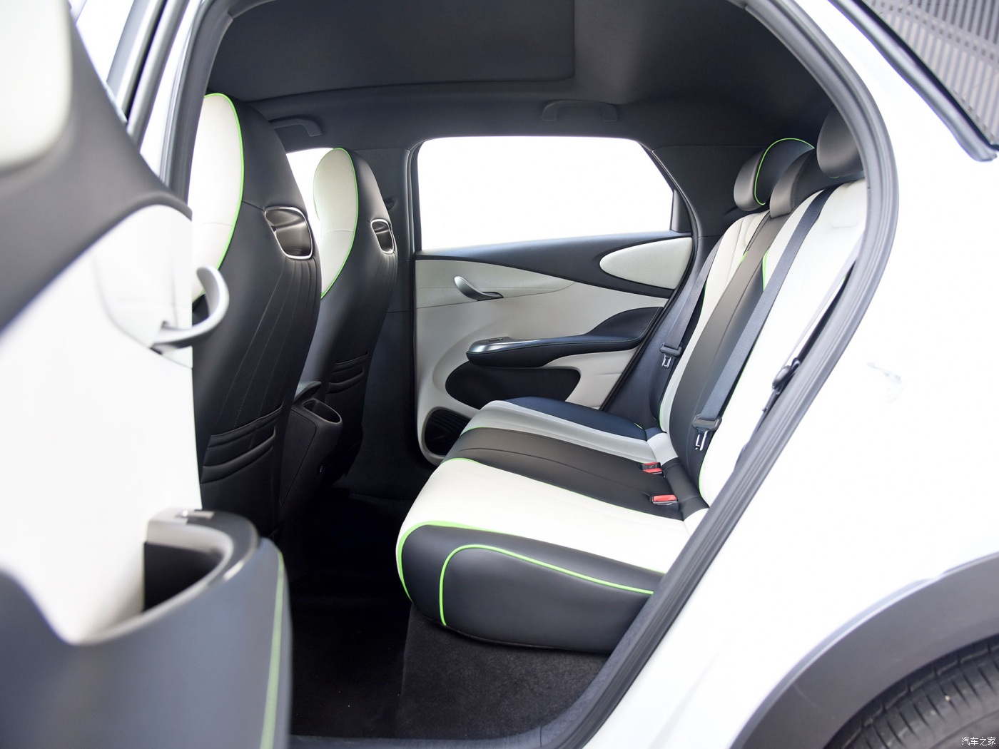 High-speed electric hatchback BYD Dolphin left direction disk large space five door five seat new car with a range of 405 km