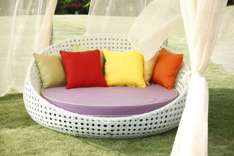 Outdoor Rattan Round Bed with Fixed Design and Strong Aluminum Construction