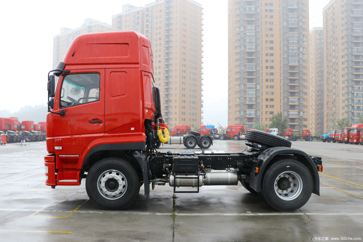 Dongfeng 4x2 Heavy Truck Tractor with 25 Ton Tow Capability and Cummins Diesel Engine