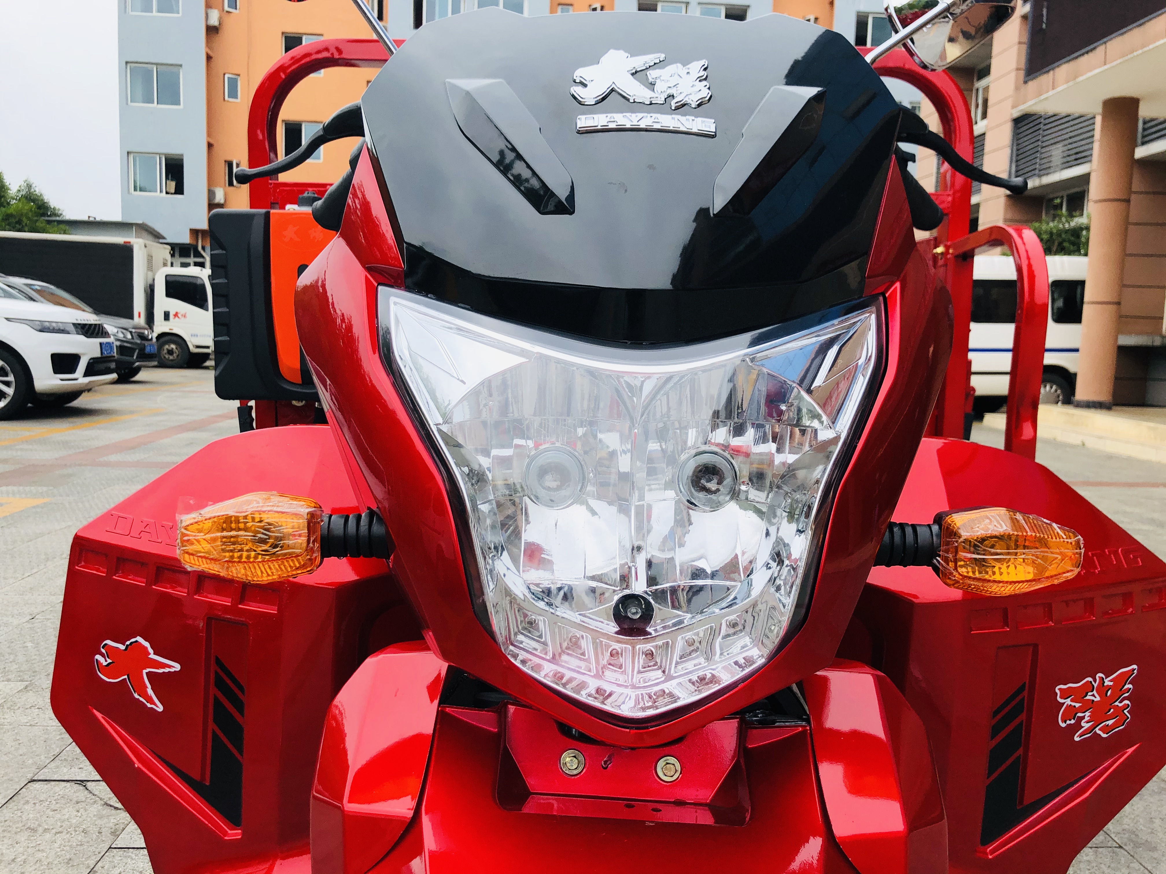 Electric Kick Start 200cc/250cc/300cc Cargo Tricycle for High Capacity Transportation