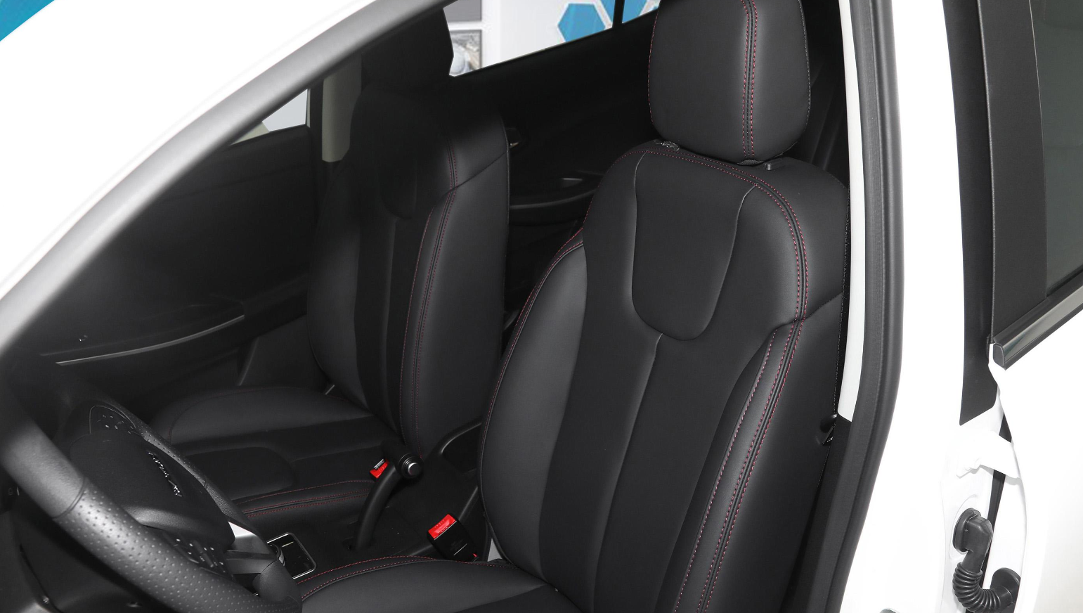 Deluxe Edition 2022 Dayun Yuehu 300 5 Doors 5 Seater SUV Cltc 300Km