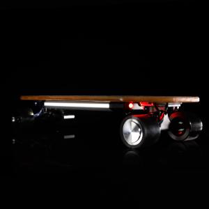 China Single Motor Kids Electric Skateboard Four Wheels Scooter 20km/H Max Speed factory
