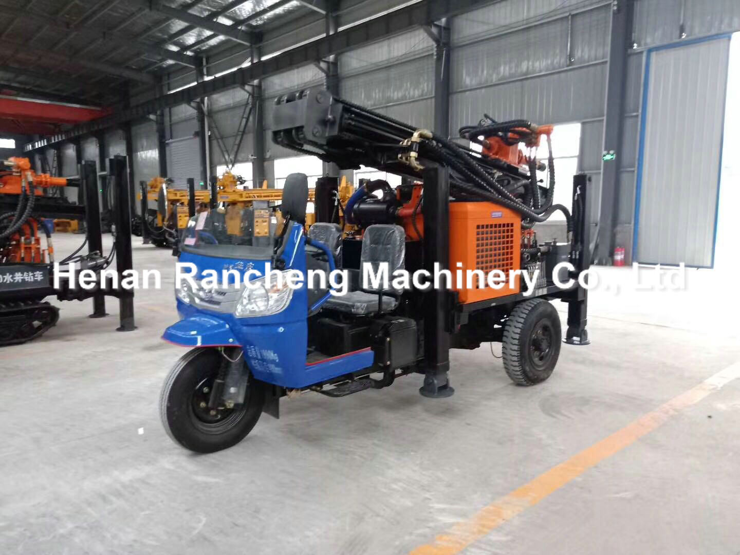200m Depth Borehole Drilling Machine 65KW Tricycle Mounted Water Drilling Machine