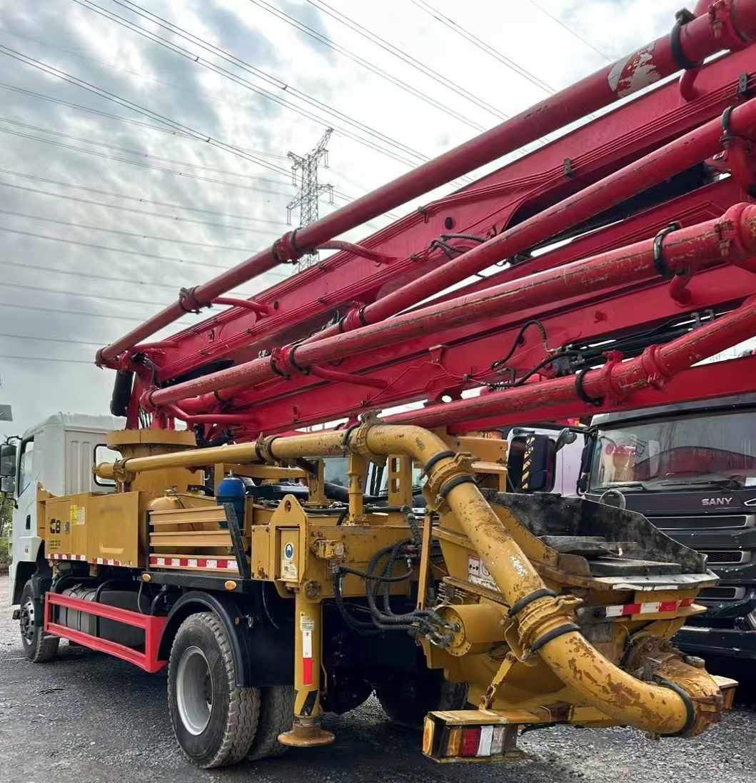 2020 Small Concrete Mixer 30 Meters Two Axle Convenient And Practical Truck-Mounted Concrete Pump