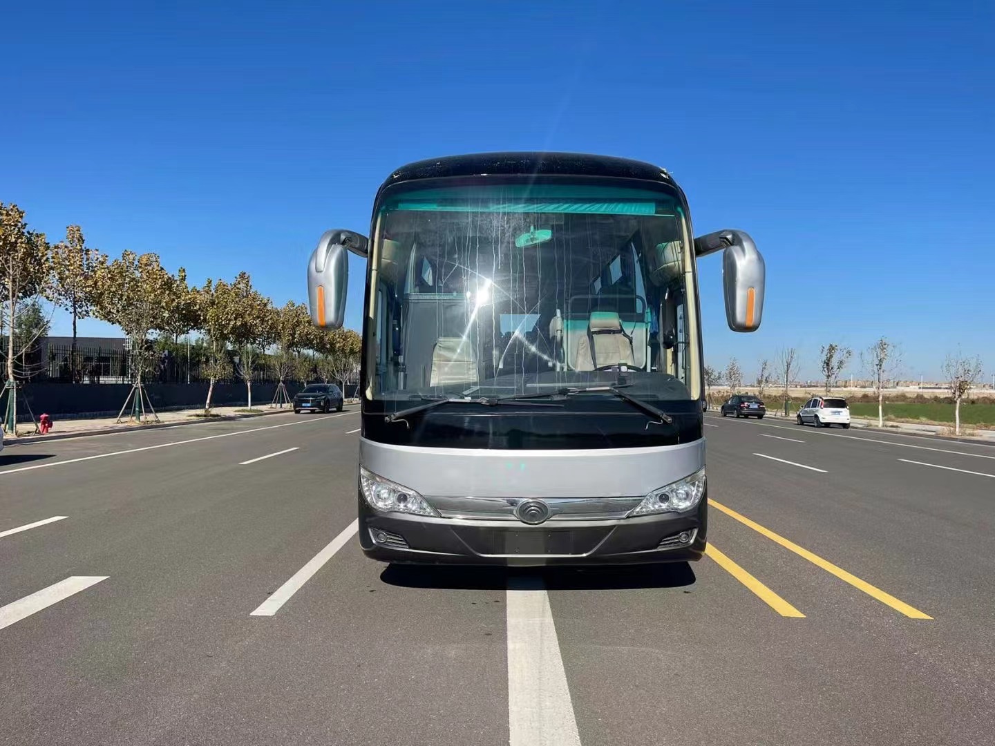 Affordable 55 Seats Second-hand Luxury Bus with Manual Transmission in Zhengzhou
