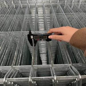 China Hot Dip Galvanized PVC Coated Green 3d V Bending Curved Welded Wire Mesh Fence factory