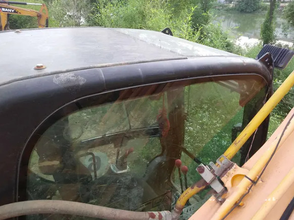 JCB JS220LC Second Hand Excavator Diesel Engine Euro II 129kw