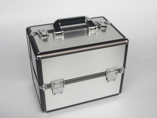 Aluminum Beauty Case With Gray Frame Silver Makeup Case Portable Handle To
