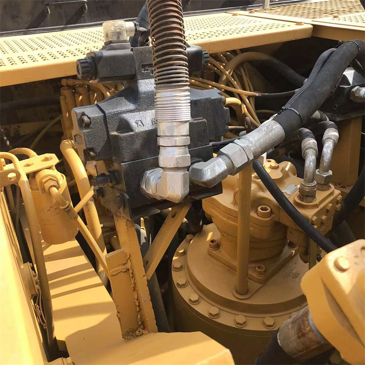 30 Ton Used CAT 330B Excavator Good Condition Earth-Moving Machinery with 165.5 KW Power
