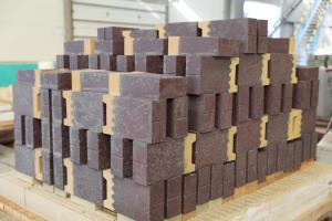 China 1700C Magnesia Chrome Bricks Mag Chrome Brick For Glass Tank Furnaces factory