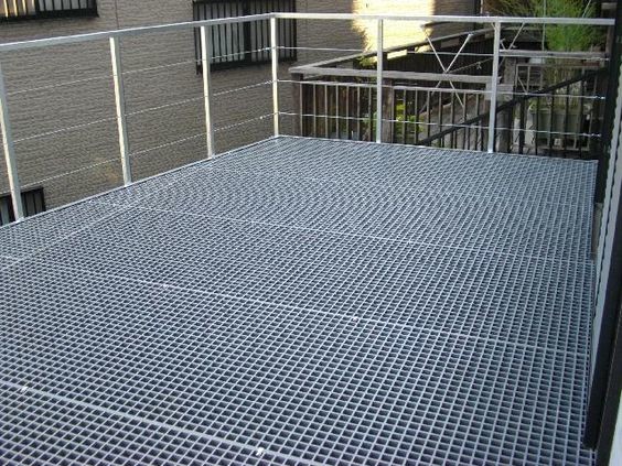 Galvanized Finish Industrial Steel Grating Made From Pattern Plate Machine Pressure Welding