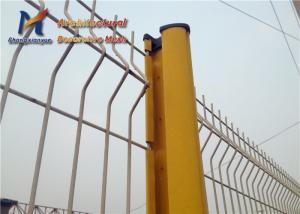 China Yellow Metal Wire Mesh Fence 50mm 200mm 3d Curved Backyard Peach Post factory