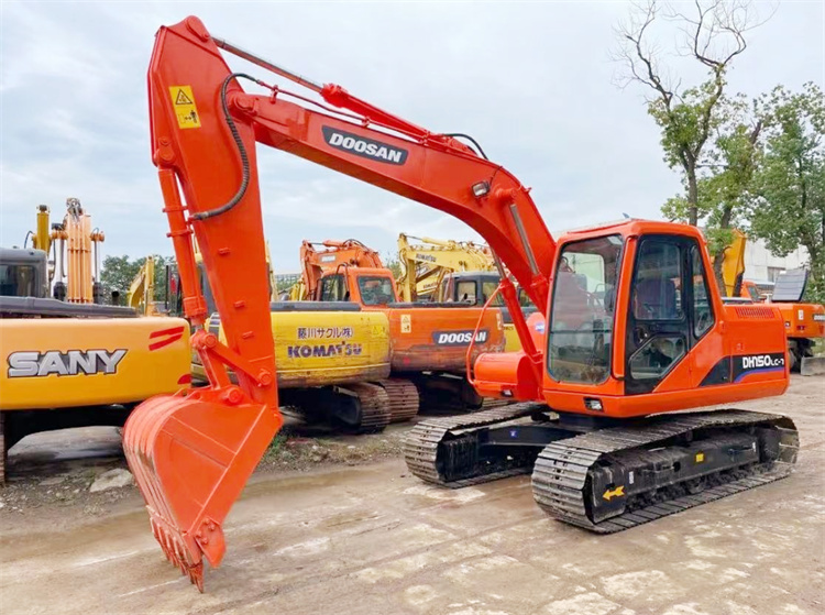15 Ton Doosan DH150-7 Crawler Excavator Made in Korea with 13900 KG Operating Weight