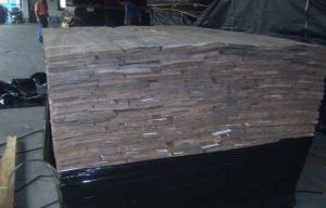 China Crown Cut Black Walnut Wood Veneer , Natural Wooden Veneer Sheets factory