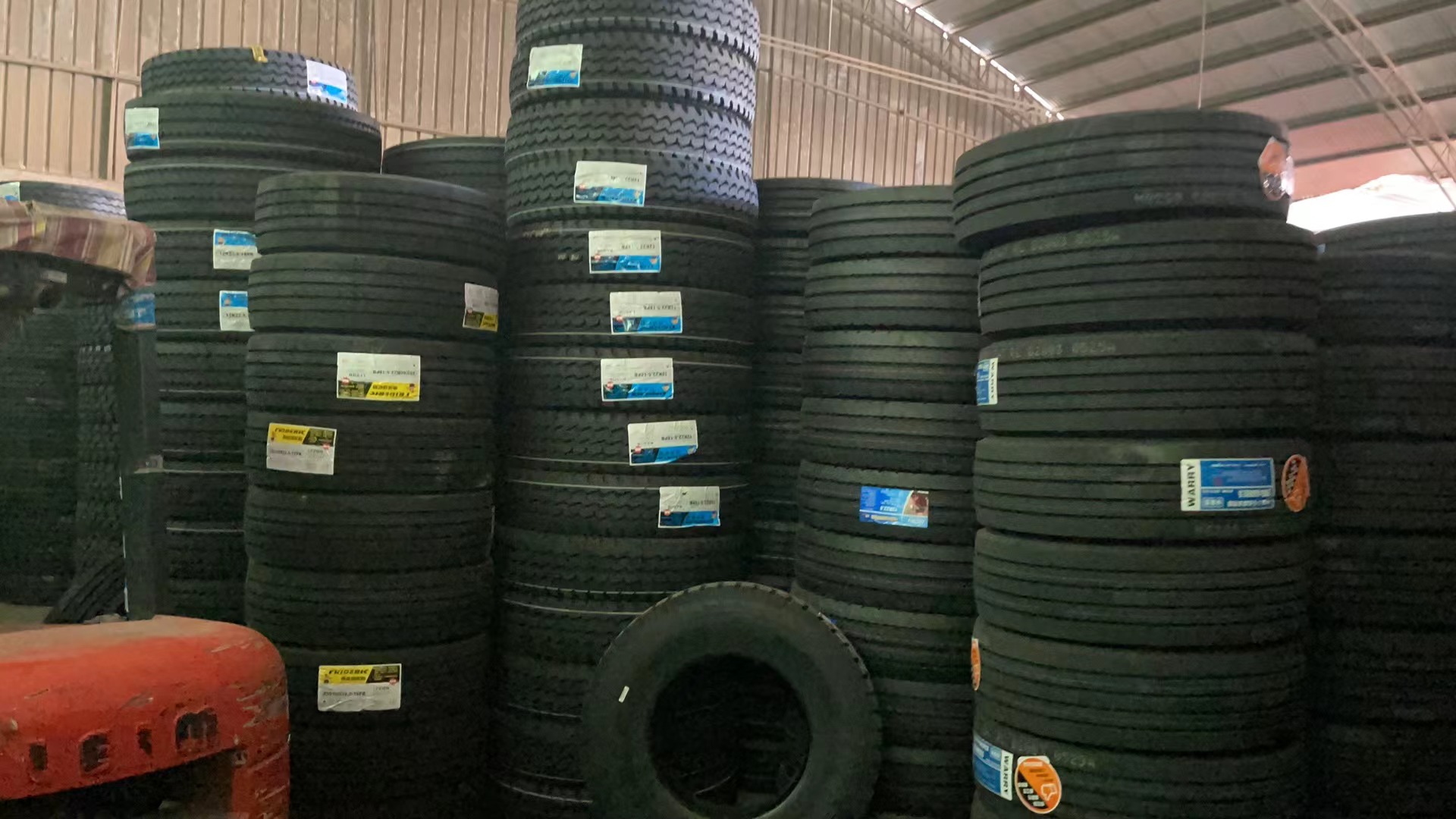 155/70R13 Tire Size 18-19.5 Industrial Tyre for Bus and Tractor in Good Condition