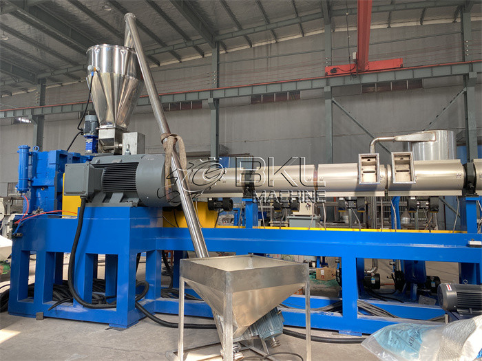 Plastic PE Film Granulating Pelletizing Recycling Machine 250-350kg/H