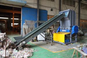 China 9CrSi Blade Plastic Bottle Crusher , 0.5t/H Plastic Shredder Granulator factory