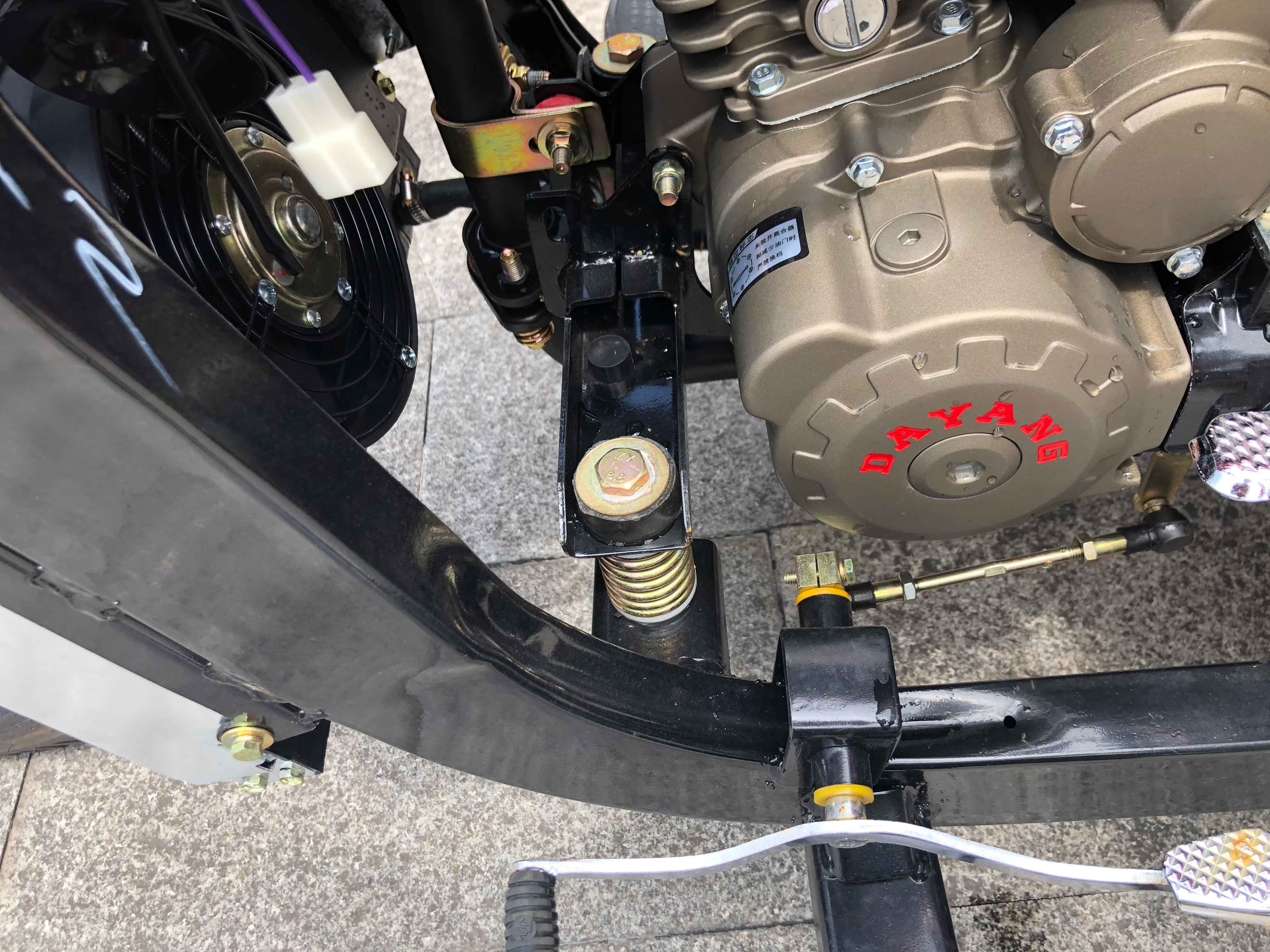 Motorized Cargo Tricycle Gasoline 3 Wheels Motorcycles with 151 200cc Displacement