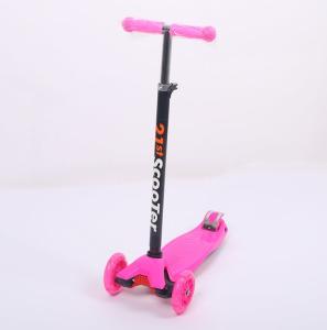 China Light-Up 4 Wheel Skate Kick Scooter For Adults Extra Wide Deck Folding Kids Scooter factory