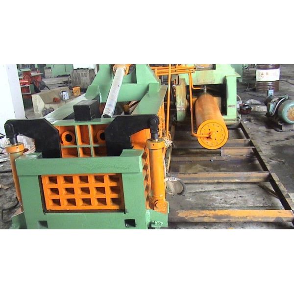 China Scrap Steel Production Rate of 2.2-3.5 tons/hour in Scrap Metal Compactor Machine with Omron Japan PLC Operation factory