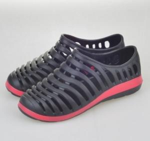 China Customized Color Garden Clog Slippers Wear Resistant Hollow Vamp Water Shoes factory